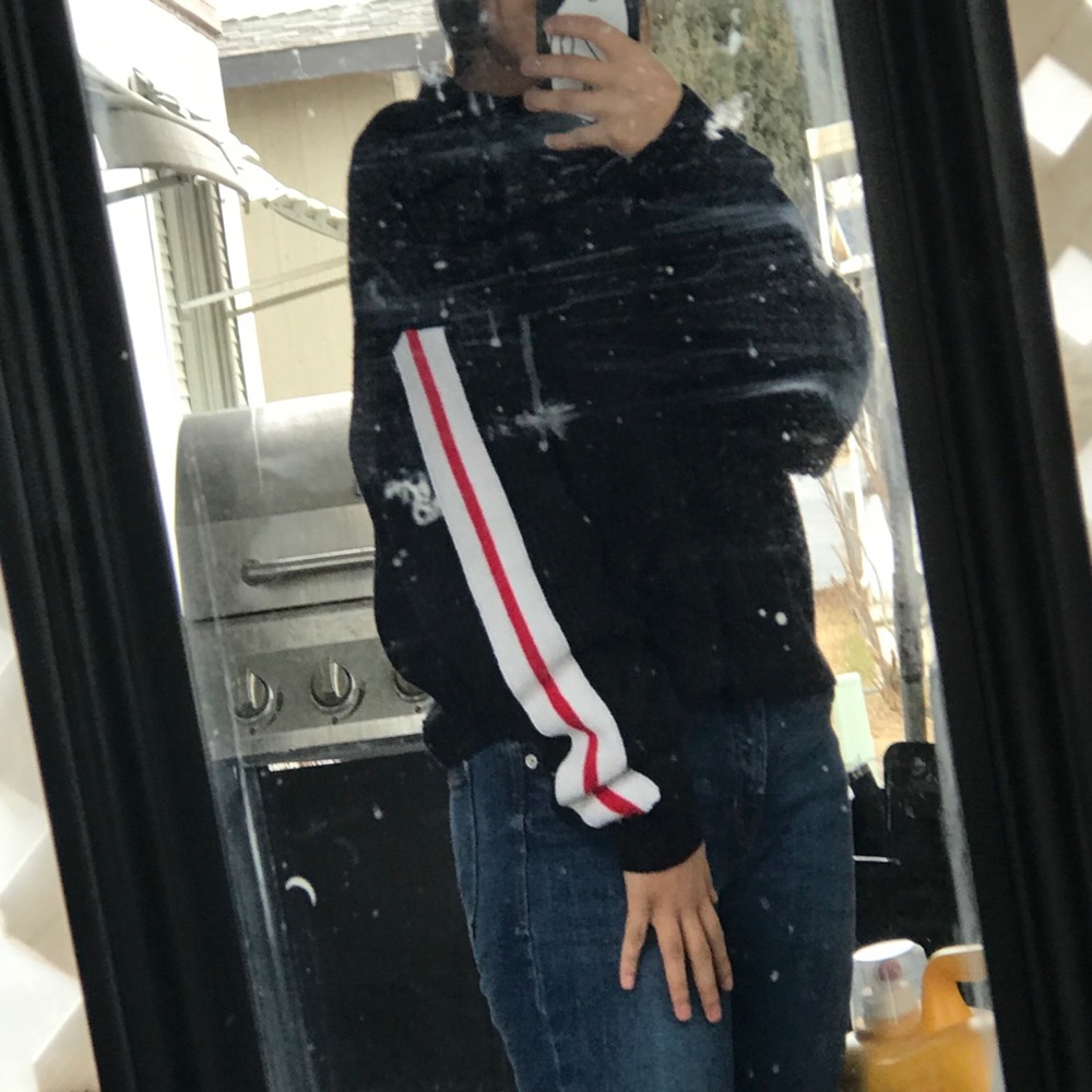H&M dark blue red and white flowey shirt